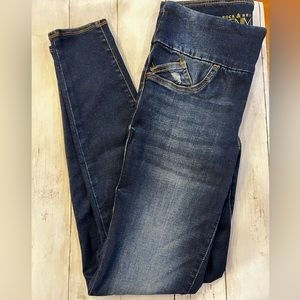 Rock and Republic Pull On Jeans